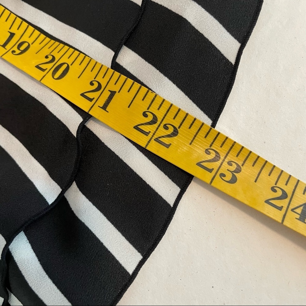 GAP black white sleeveless striped peplum Top size Medium - Picture 4 of 4